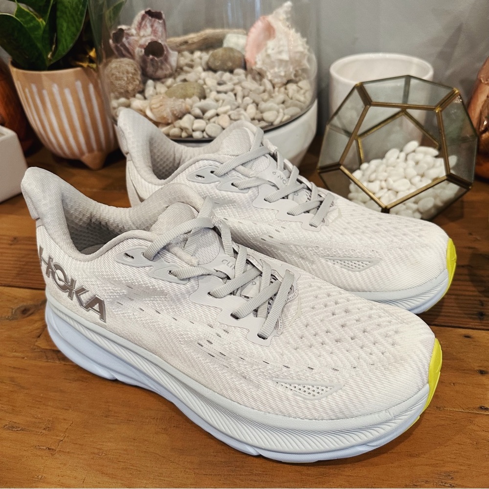 Hoka Women’s Clifton 9 in Nimbus Cloud/Ice water - Picture 3 of 8